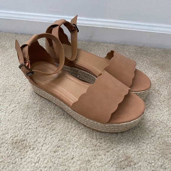 Platform Sandals - Picture 3 of 6